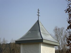 Rheinzink-Dach einer Kapelle.