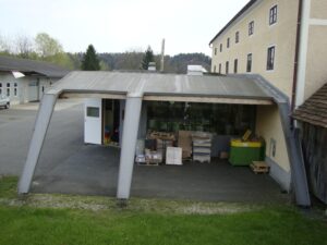 Flachdach als Abstellplatz.